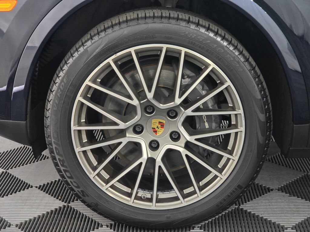 Certified 2023 Porsche Cayenne Platinum Edition AWD/4WD image 34