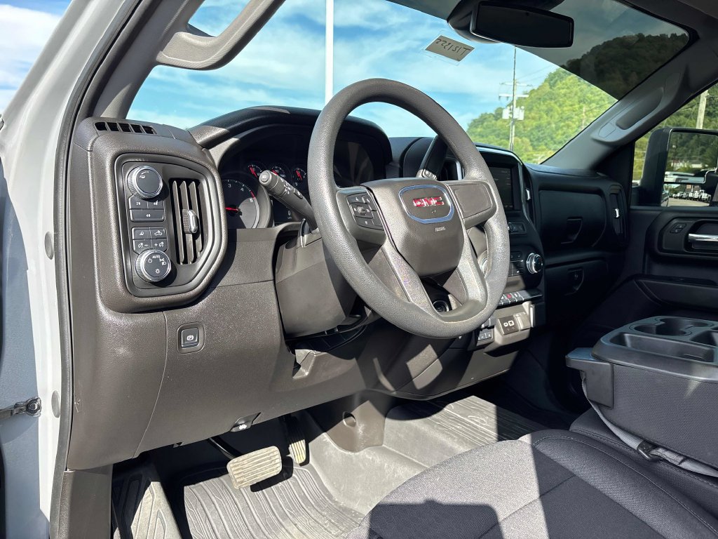 Used 2025 GMC Sierra 2500 Pro w/ 1SA Pro Safety Plus Package AWD/4WD image 11