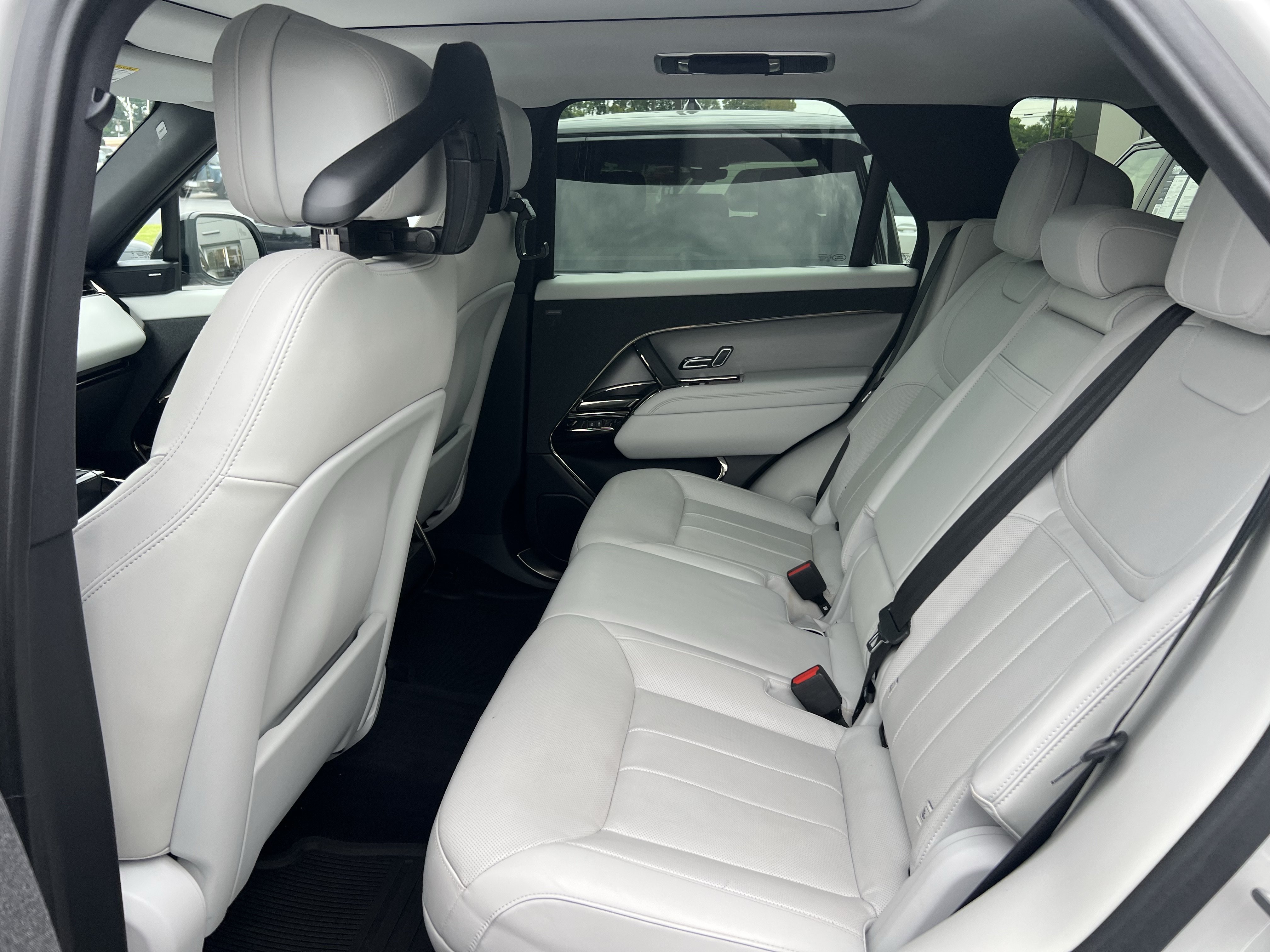 Used 2024 Land Rover Range Rover Sport SE AWD/4WD image 31