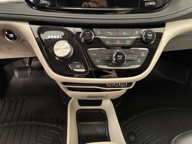 Used 2022 Chrysler Pacifica Touring-L AWD/4WD image 21