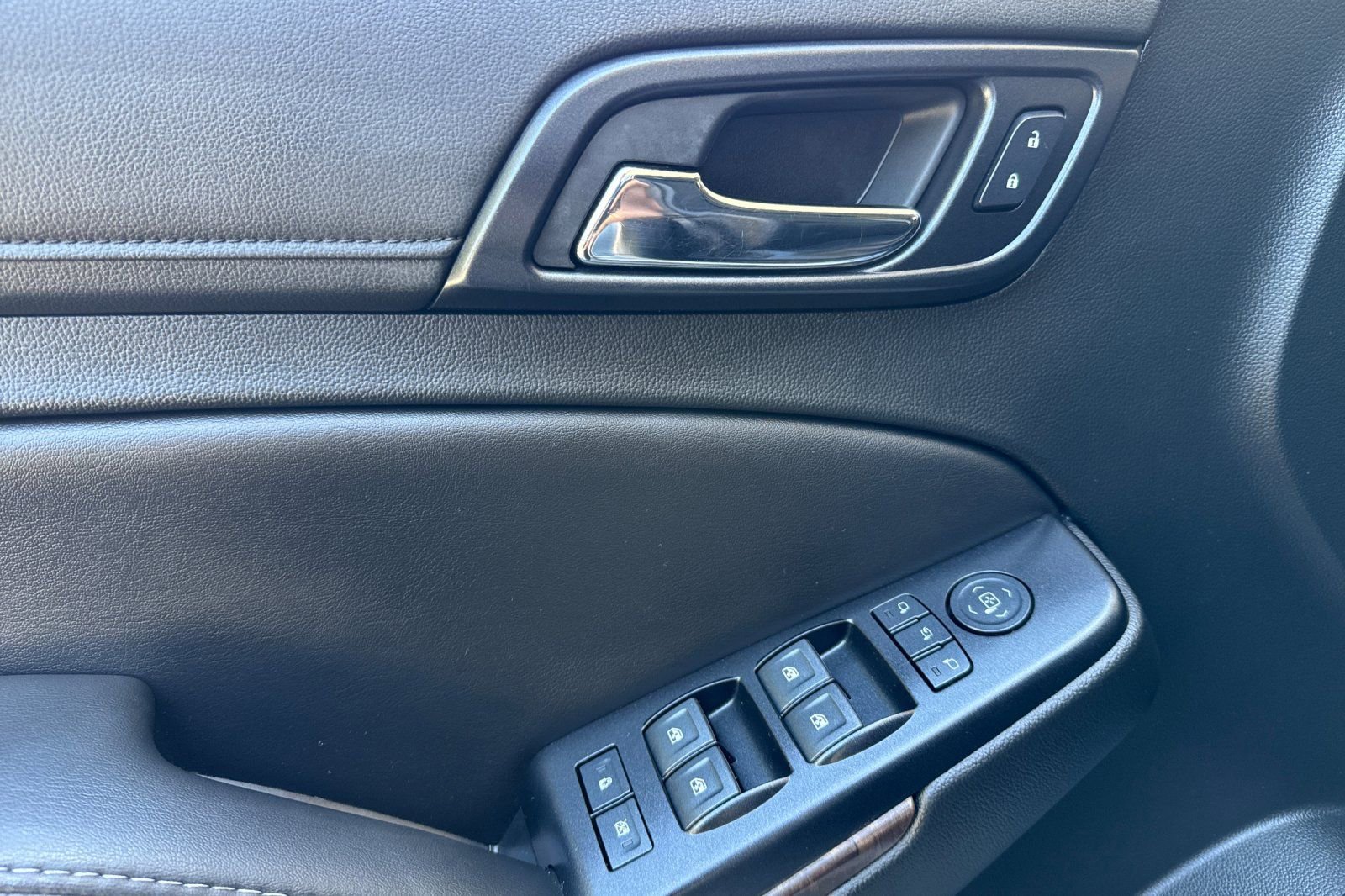 Used 2018 Chevrolet Tahoe LT image 12