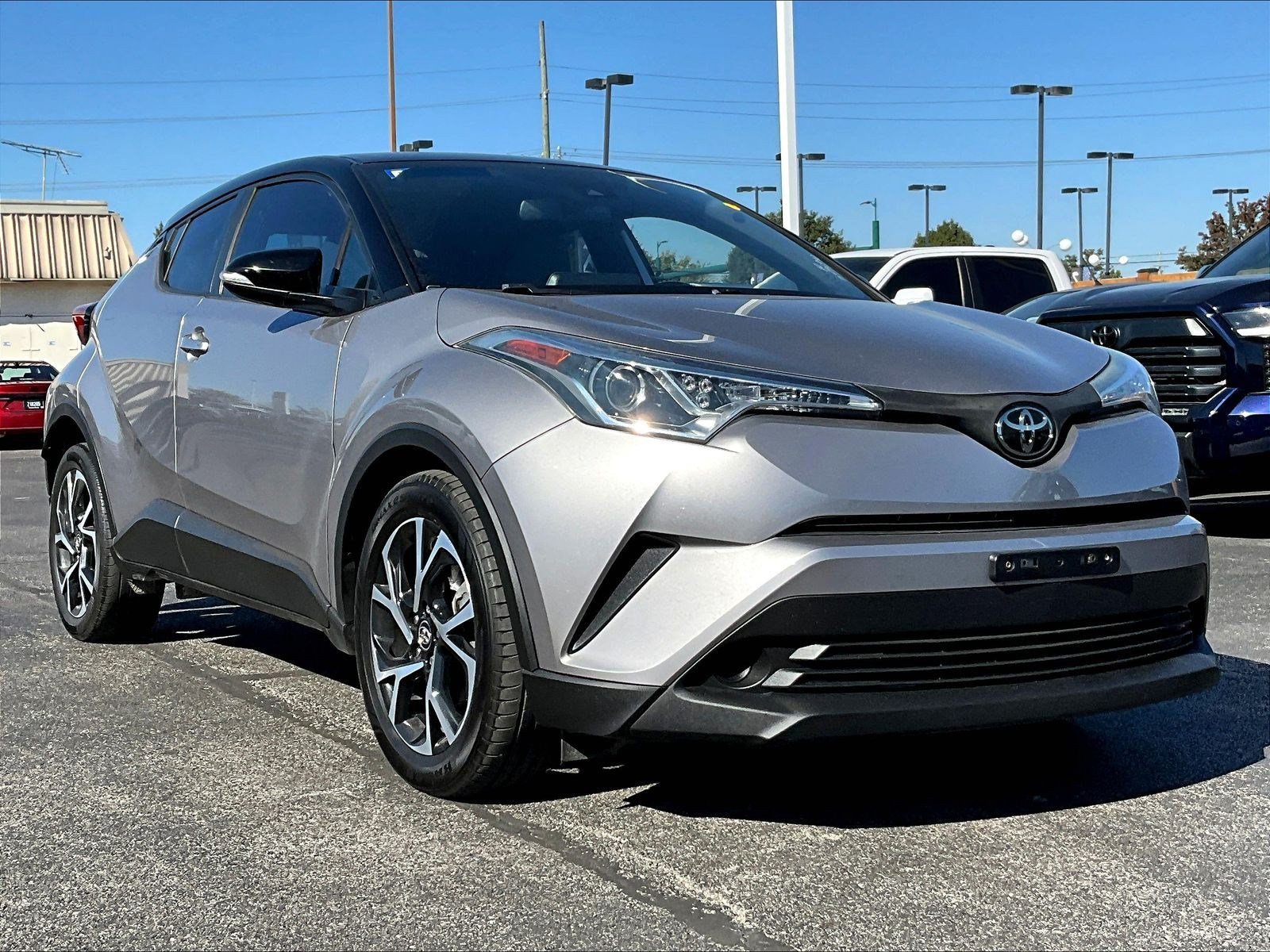 Used 2019 Toyota C-HR XLE FWD image 3