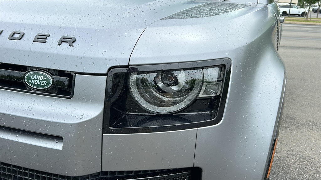 Certified 2024 Land Rover Defender 110 X-Dynamic SE AWD/4WD image 7