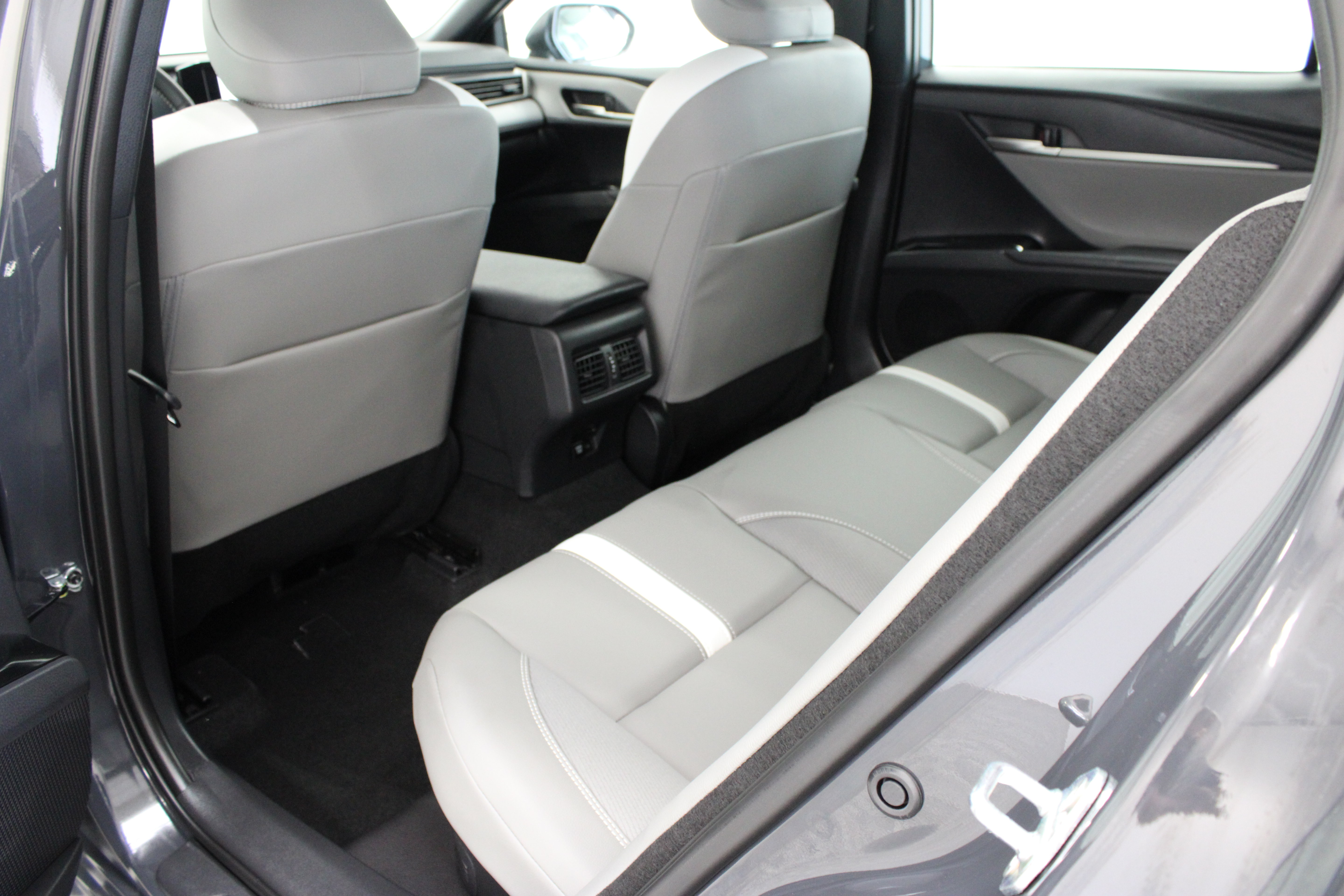 Used 2026 Toyota Camry SE FWD image 25