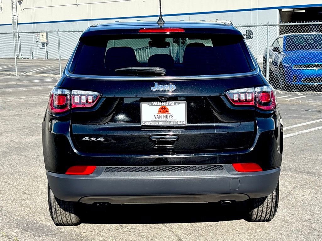 Used 2023 Jeep Compass Sport image 5