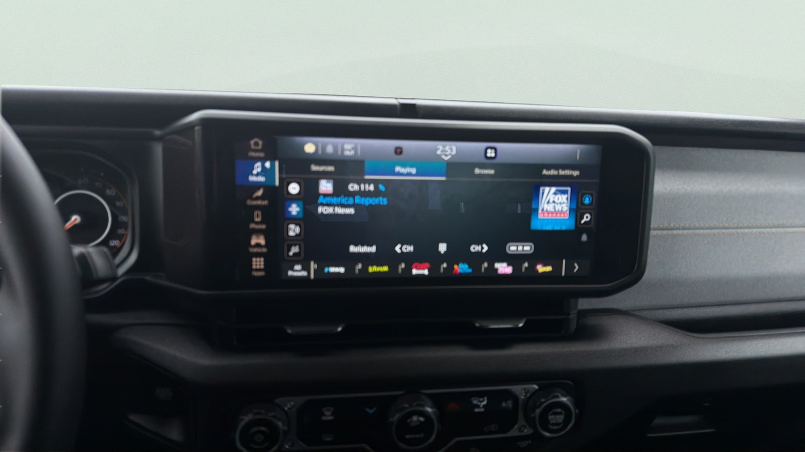 Used 2025 Jeep Wrangler Sport AWD/4WD image 13