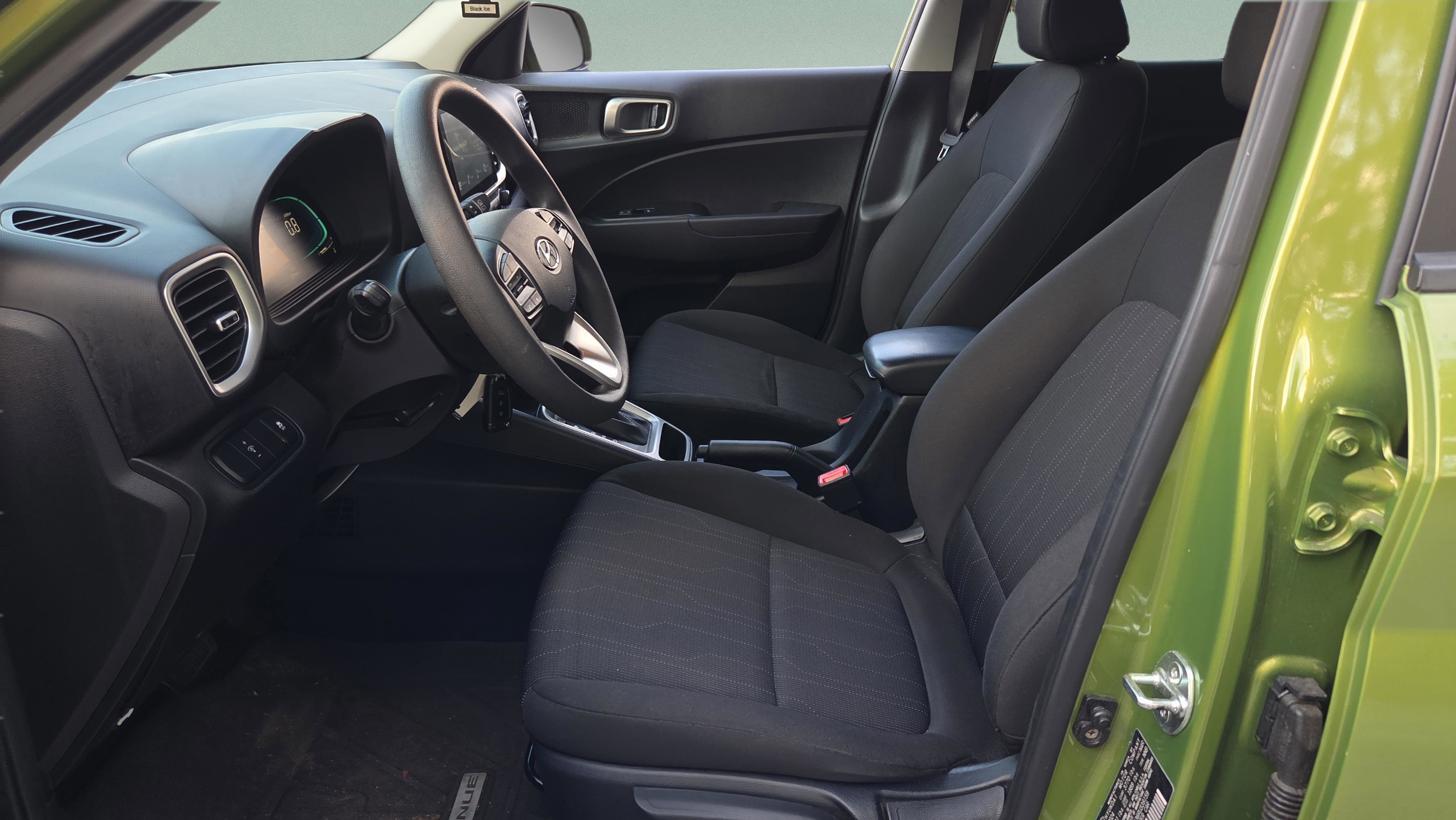 Used 2024 Hyundai Venue SE image 18