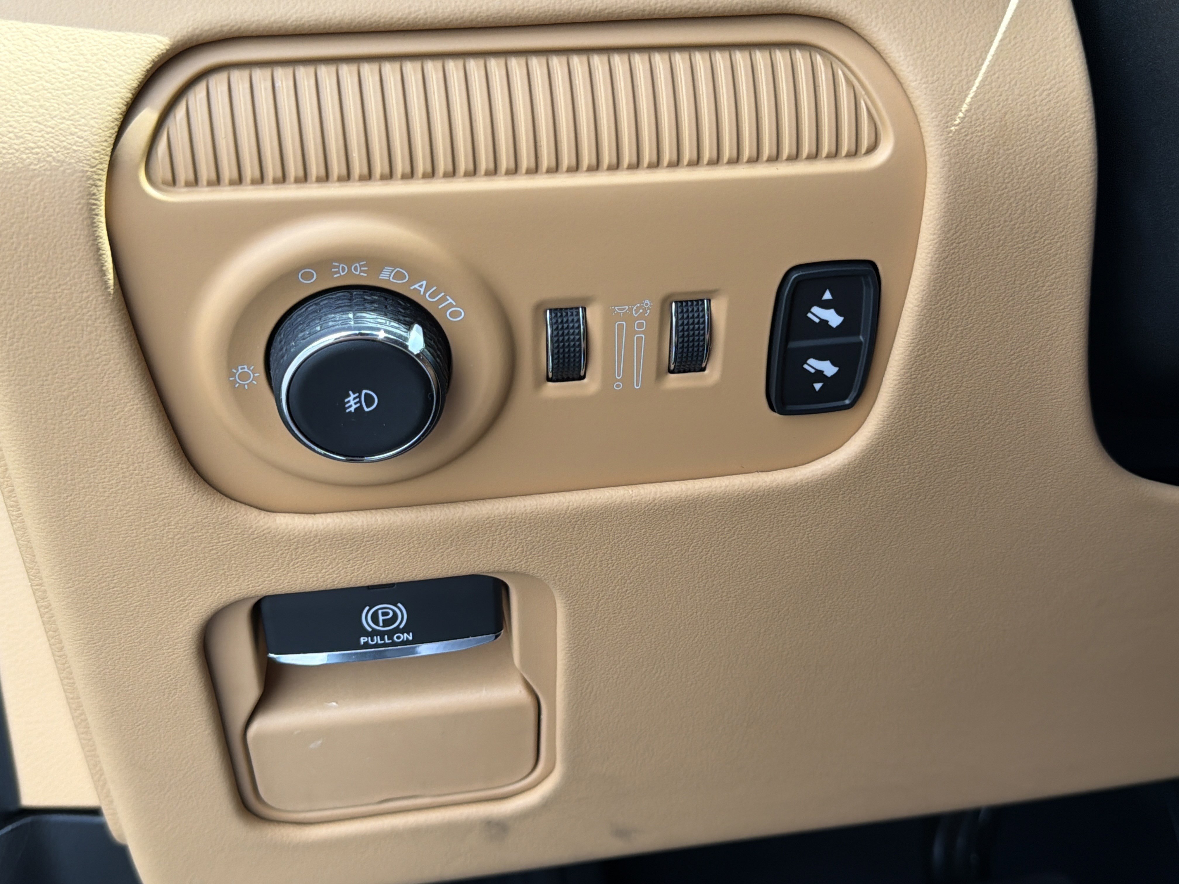 Used 2025 Jeep Grand Wagoneer Series III w/ Rear Seat Video Group 1 image 41
