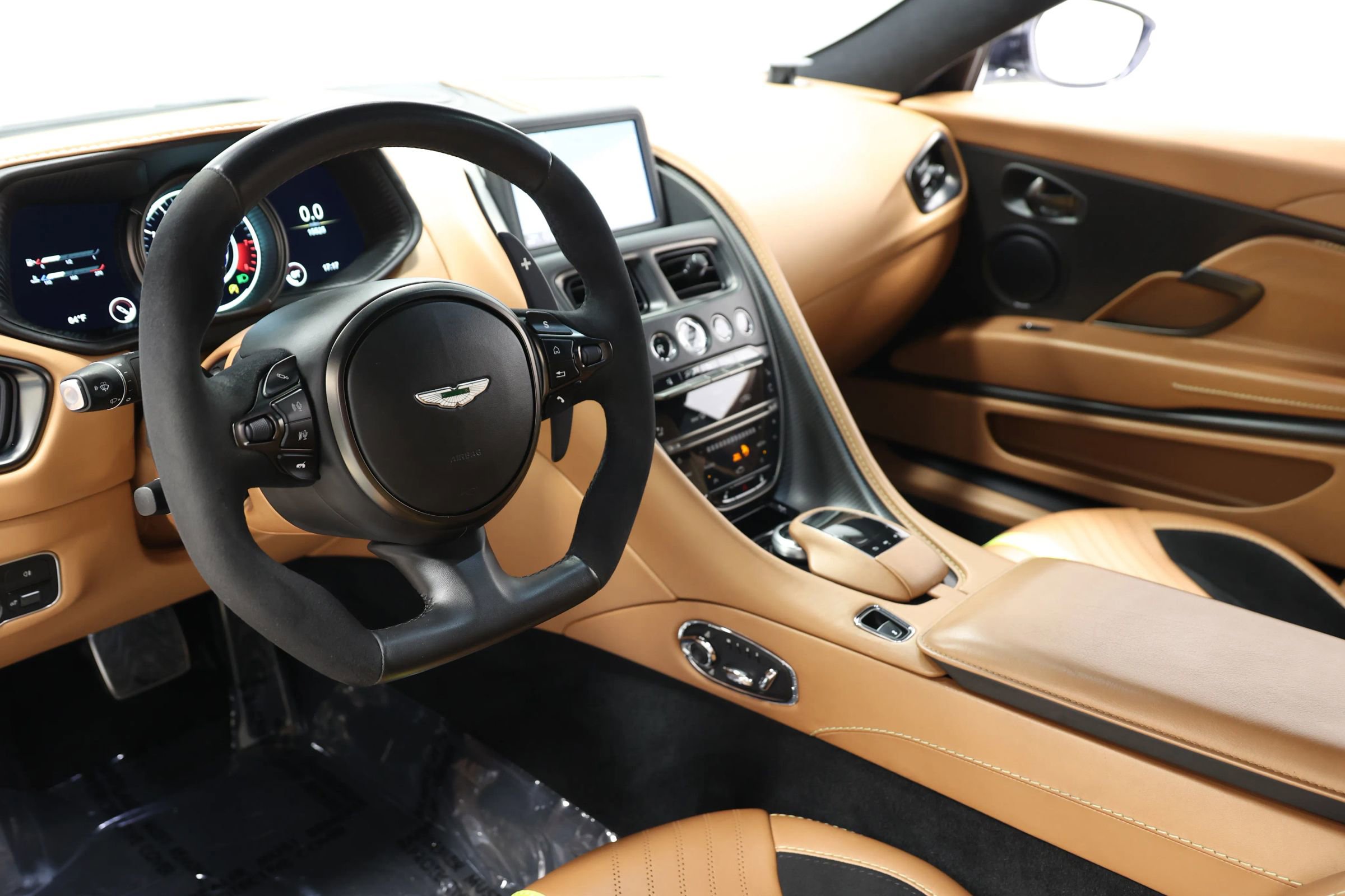 Used 2020 Aston Martin DB11 AMR image 2