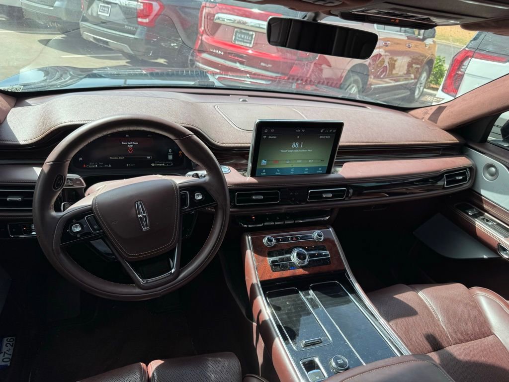Used 2024 Lincoln Aviator Black Label w/ Jet Package AWD/4WD image 3