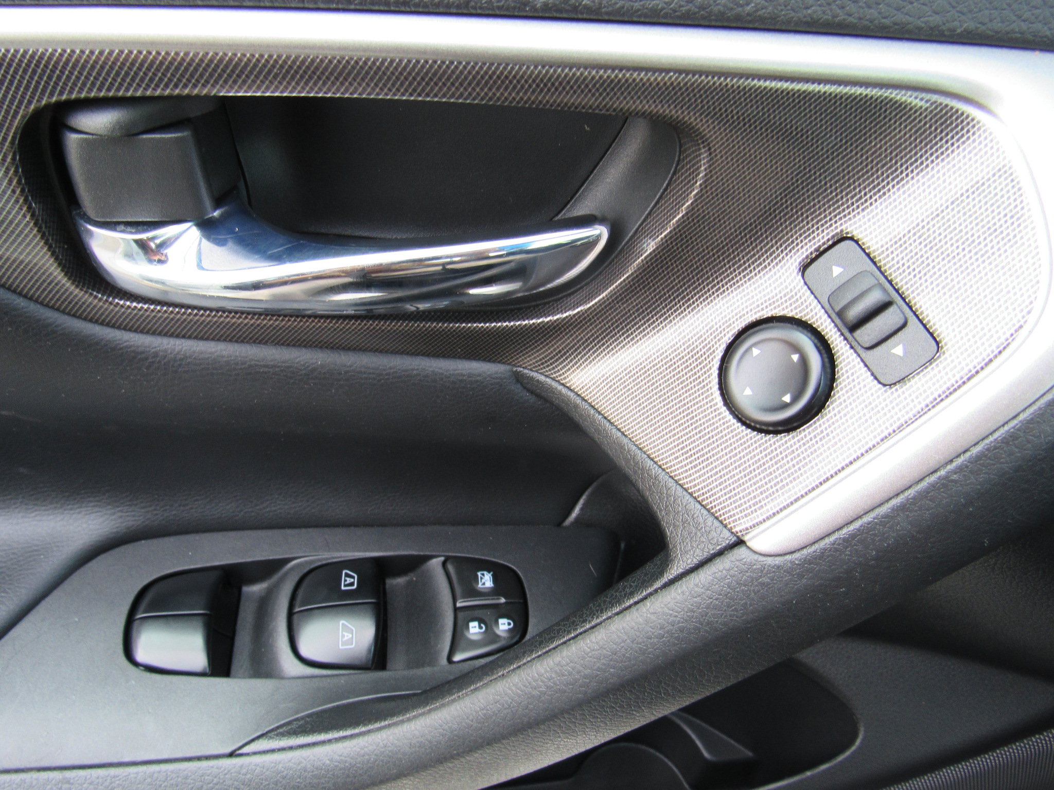 Used 2015 Nissan Altima 3.5 SL FWD image 12