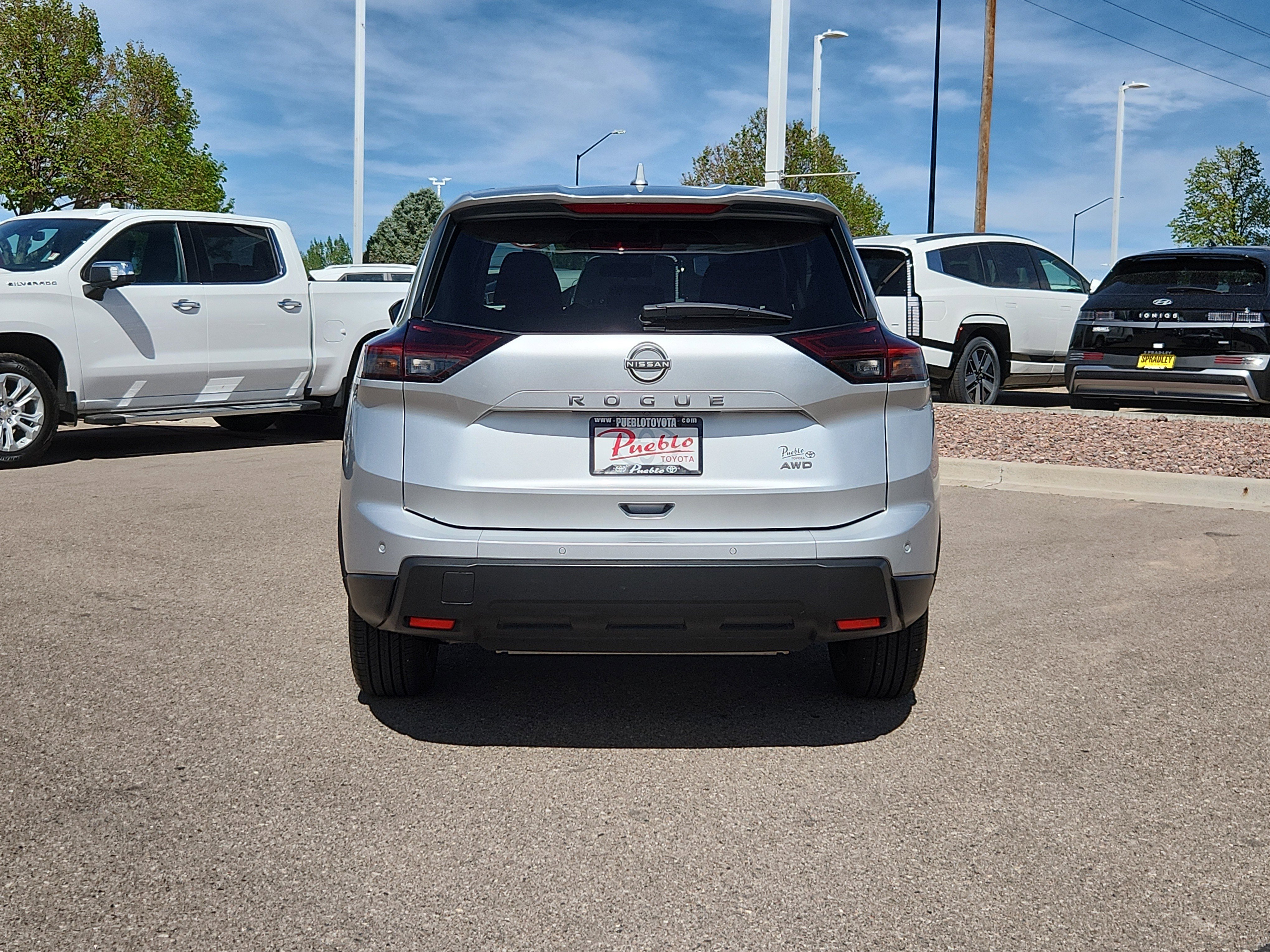 Used 2025 Nissan Rogue SV AWD/4WD image 12