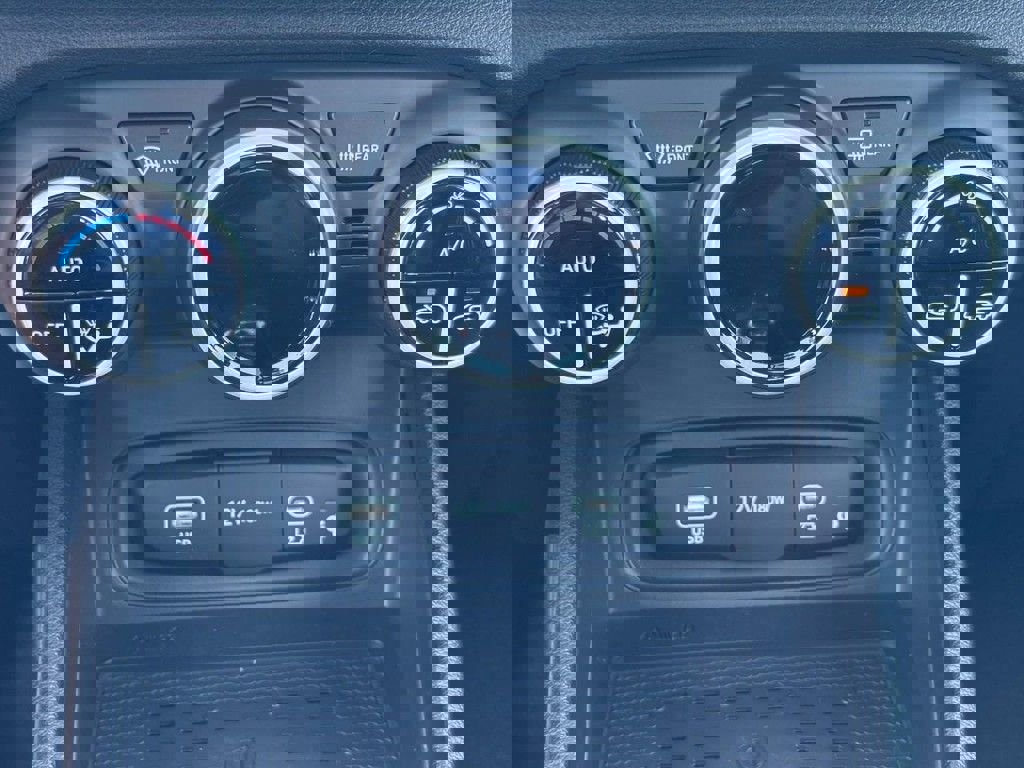 Certified 2025 Hyundai Venue Limited image 18