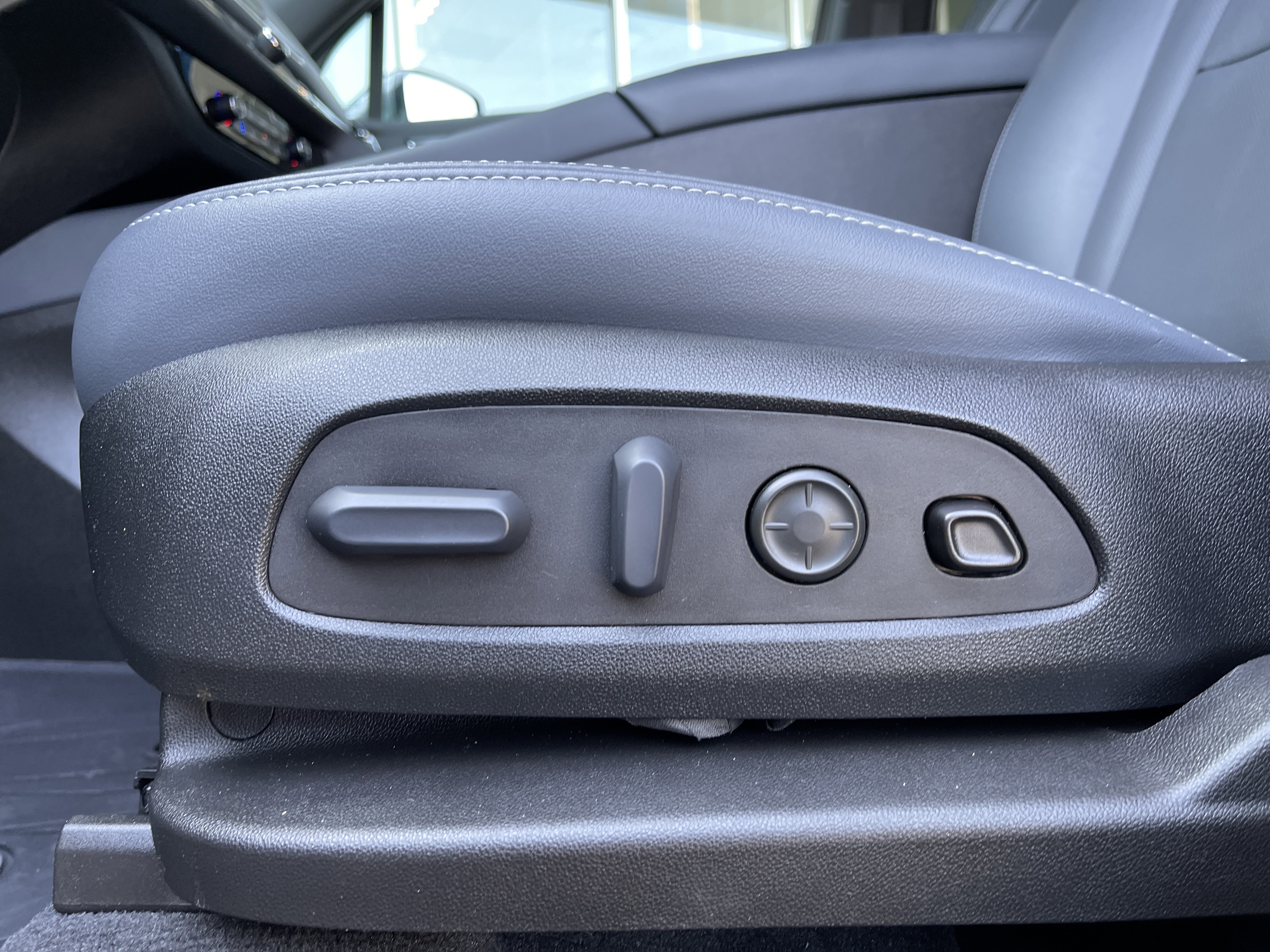 Used 2023 Buick Enclave Premium w/ LPO, Floor Liner Package image 17