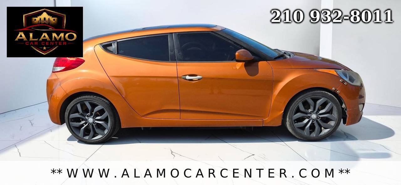 Used 2013 Hyundai Veloster w/ Style Pkg FWD image 4