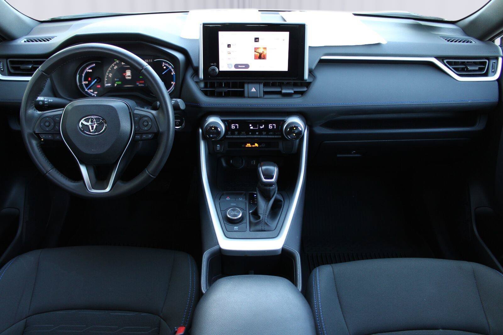 Certified 2025 Toyota RAV4 SE AWD/4WD image 2