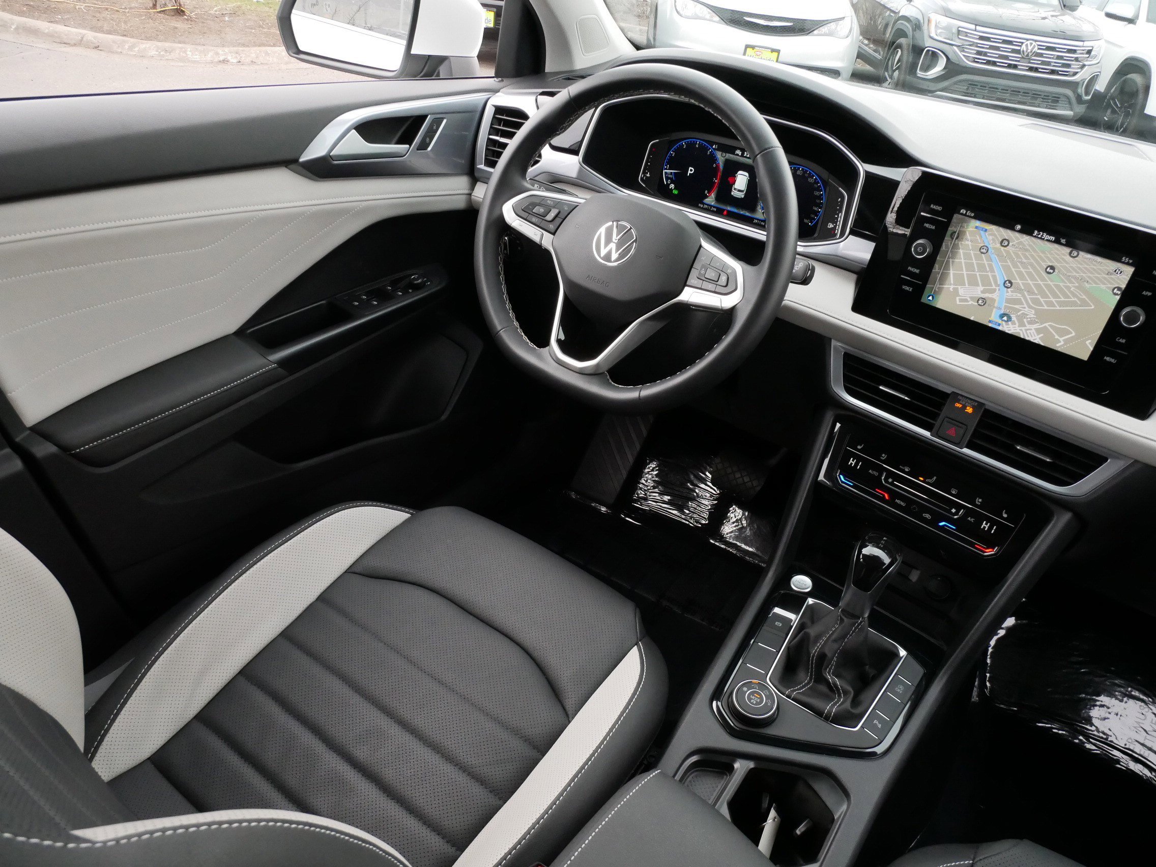 Certified 2025 Volkswagen Taos SEL AWD/4WD image 9