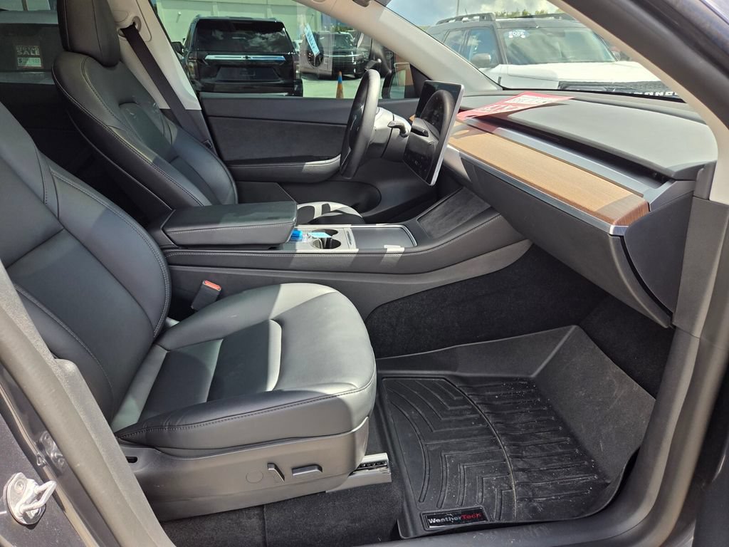 Used 2022 Tesla Model Y Long Range AWD/4WD image 17