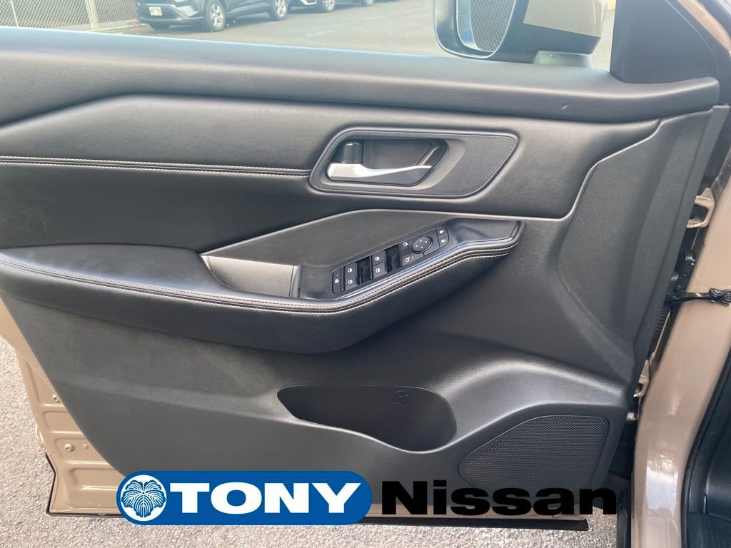 Certified 2024 Nissan Rogue SV w/ SV Premium Package image 13