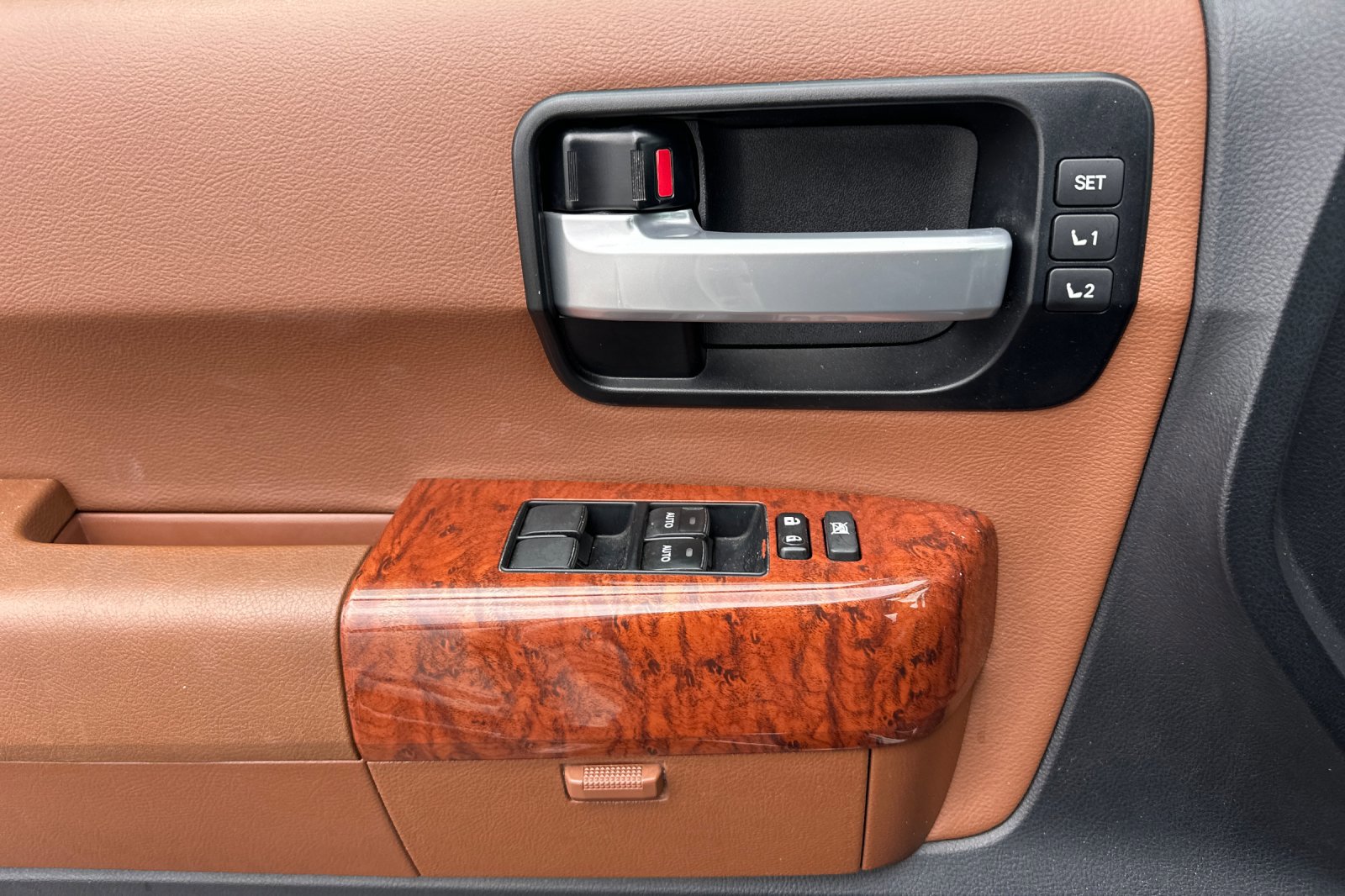 Used 2021 Toyota Sequoia Platinum AWD/4WD image 11