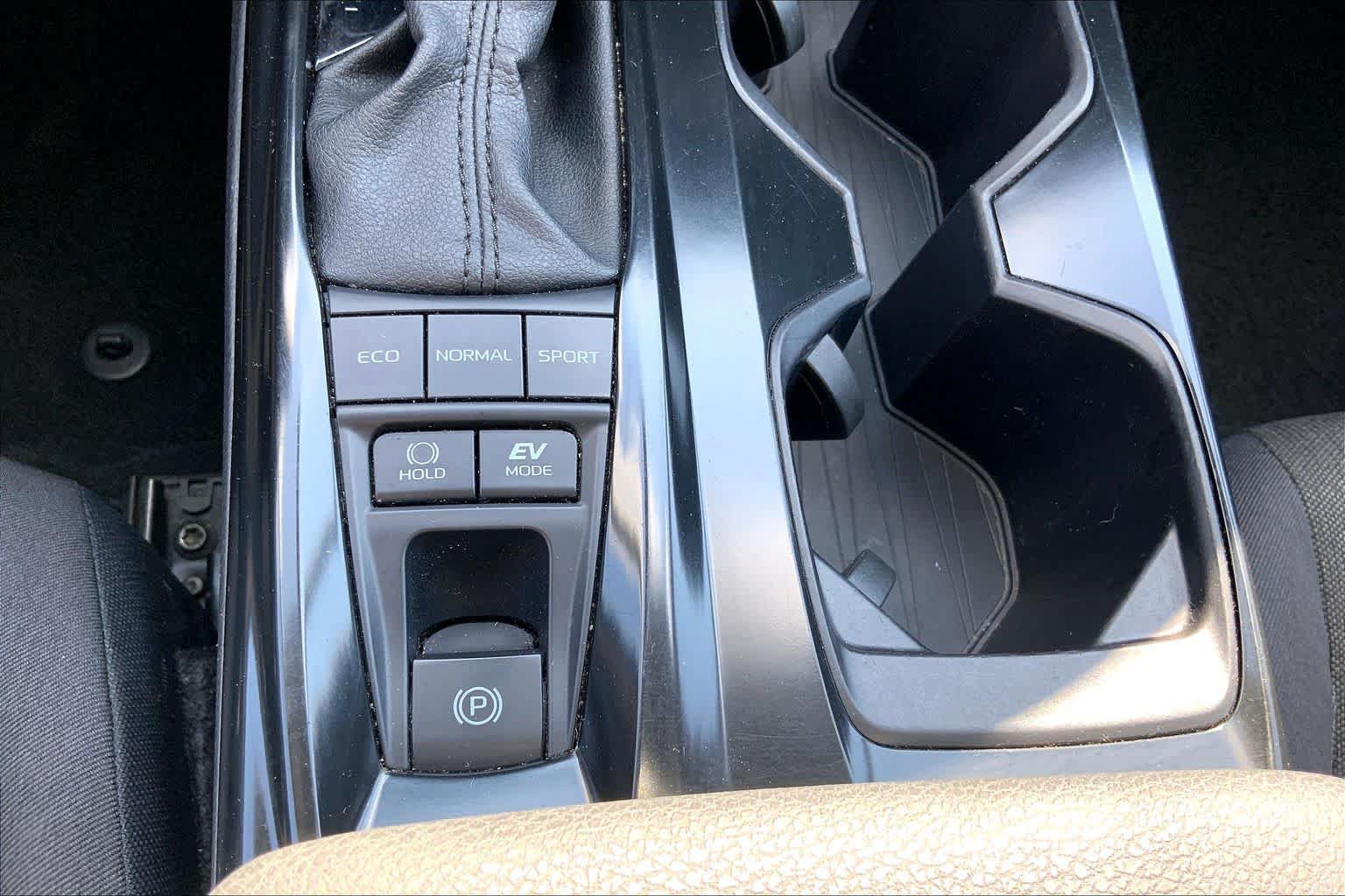 Used 2025 Toyota Camry LE FWD image 33
