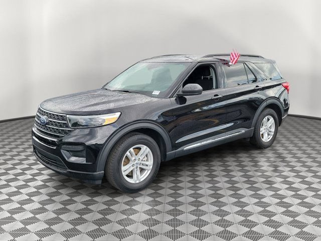 Certified 2023 Ford Explorer XLT RWD image 3