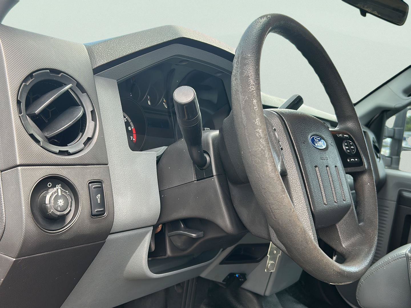 Used 2015 Ford F250 XL w/ Power Equipment Group AWD/4WD image 12