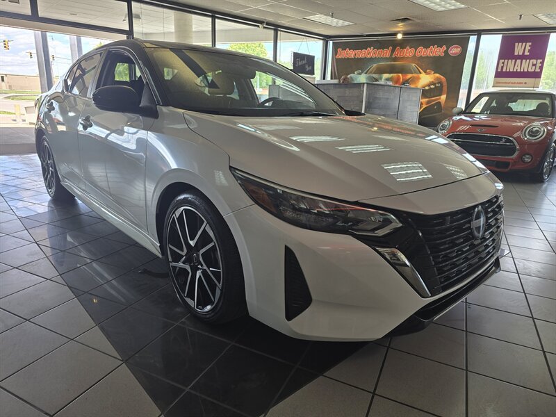 Used 2025 Nissan Sentra SR FWD image 3
