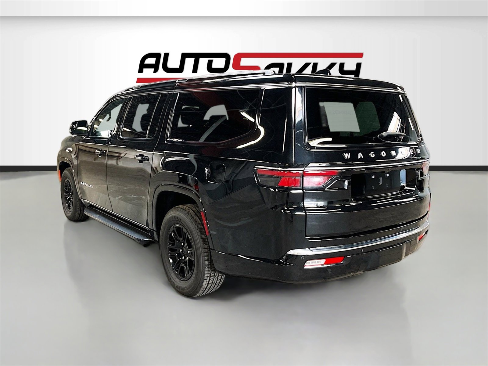 Used 2024 Jeep Wagoneer L 4WD image 5