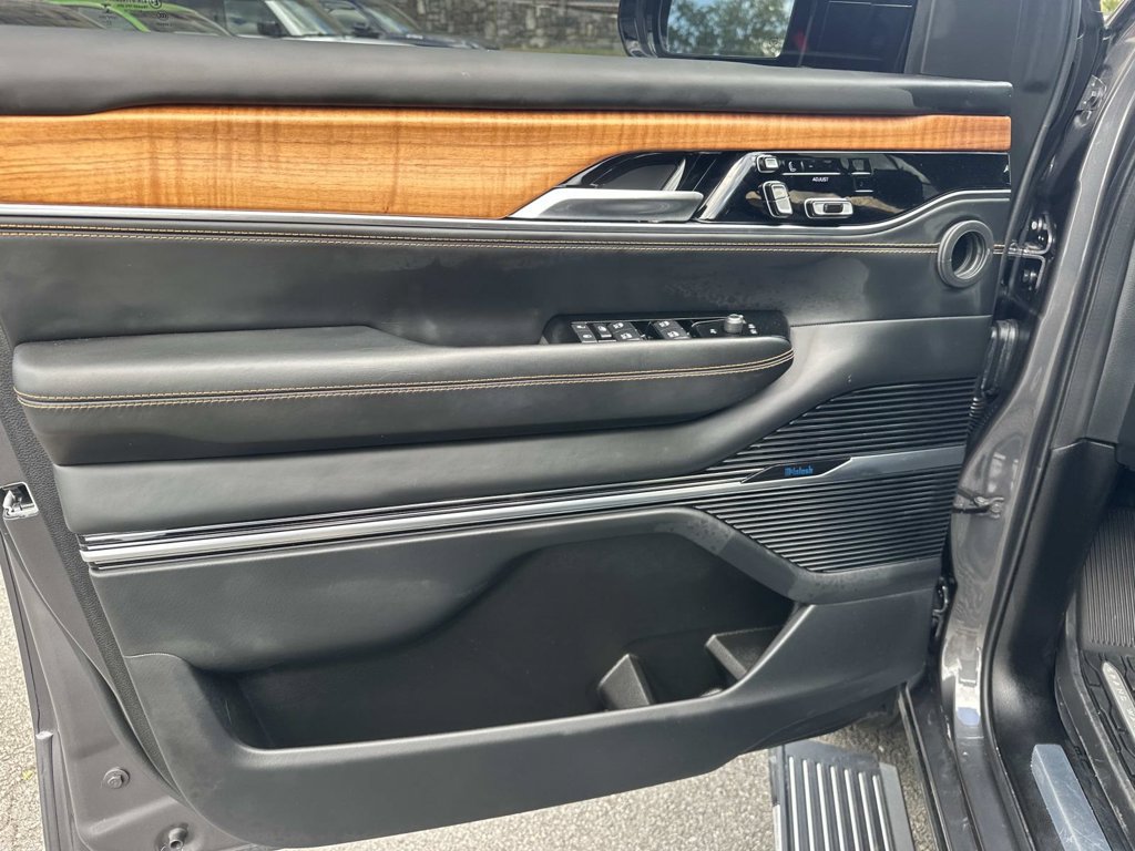 Used 2024 Jeep Grand Wagoneer Series III w/ Rear Seat Video Group 1 AWD/4WD image 22