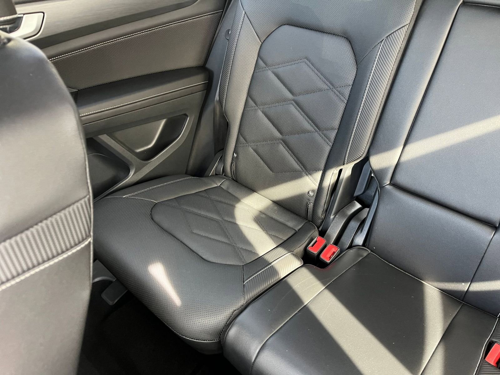 Used 2025 Volkswagen Atlas Cross Sport SE image 39