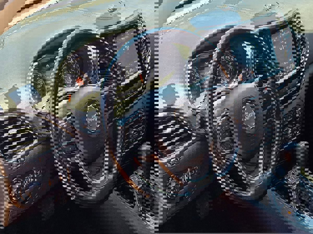 Used 2020 Jeep Cherokee Limited image 25