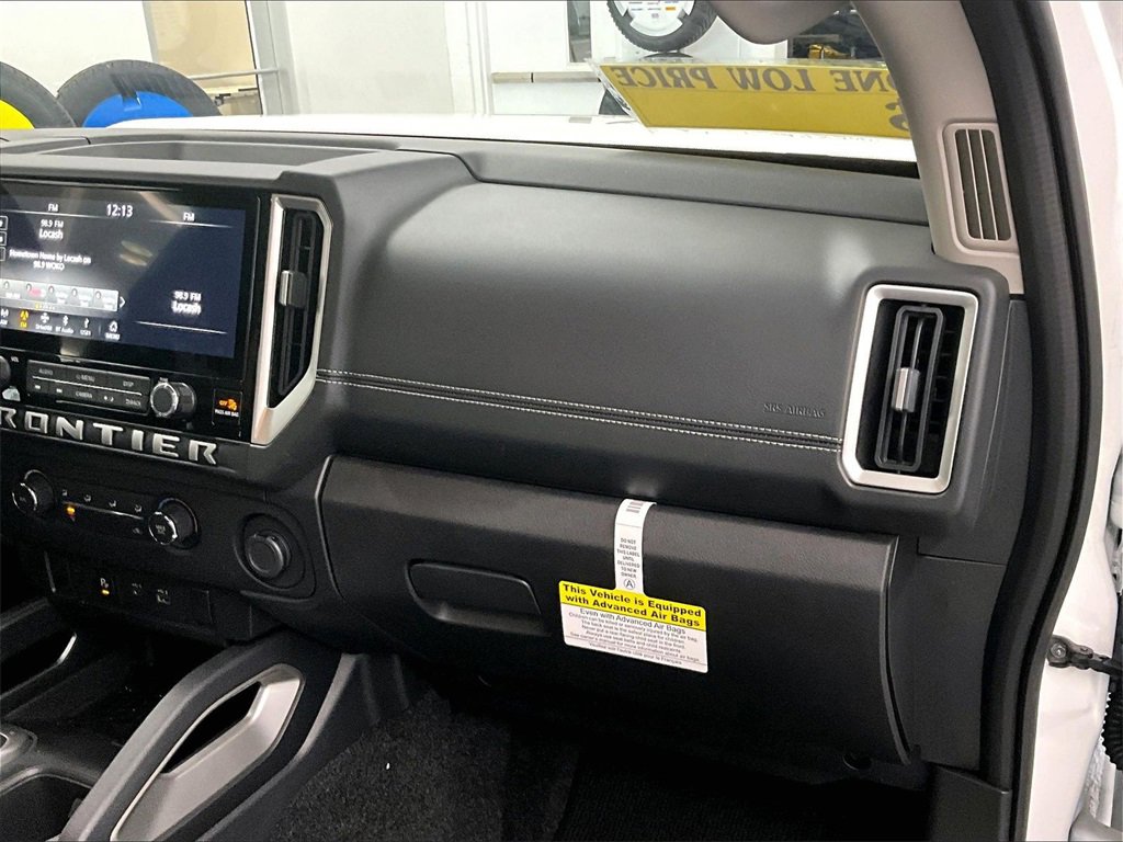 Used 2025 Nissan Frontier SV image 13