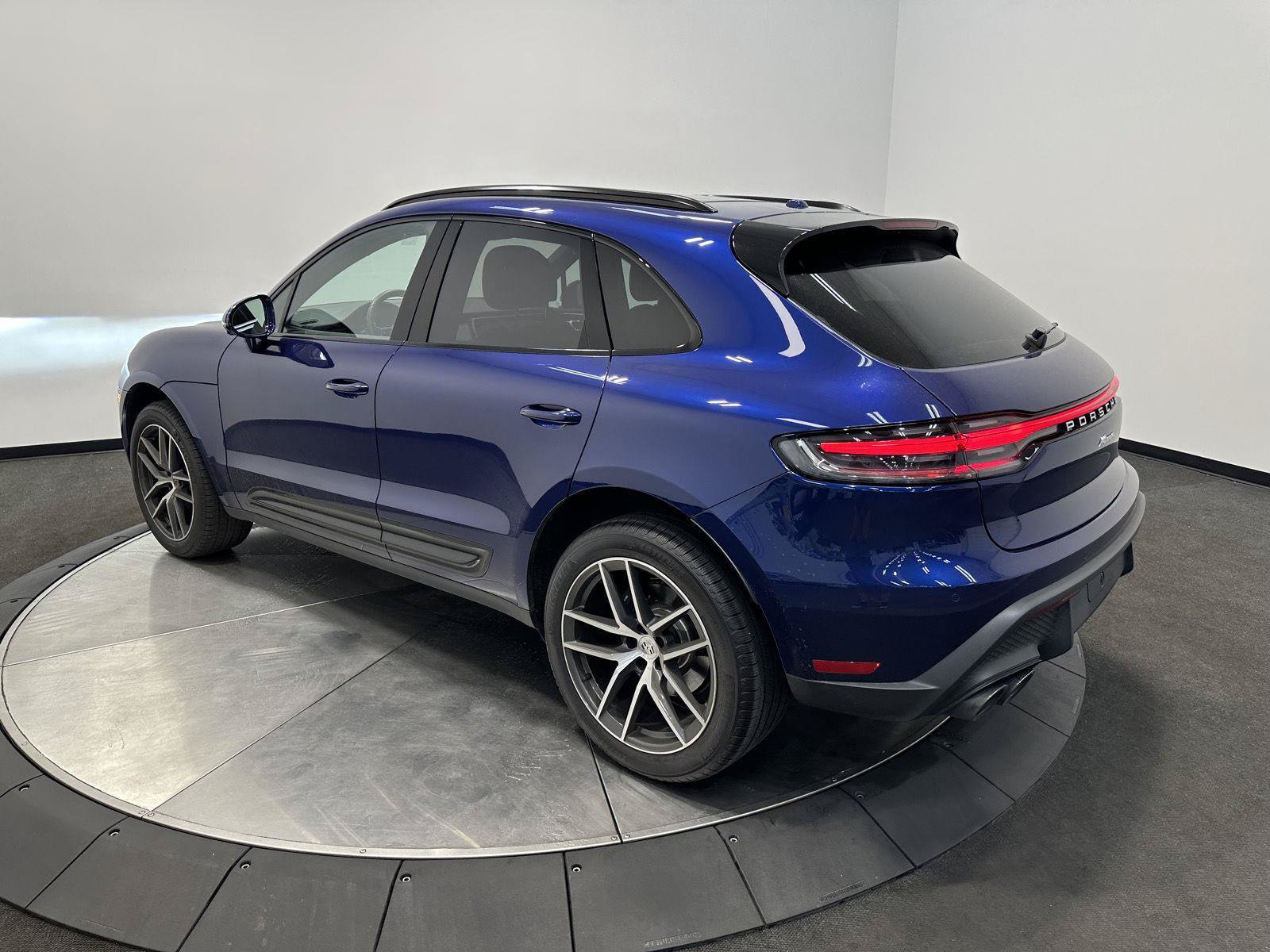 Certified 2026 Porsche Macan AWD/4WD image 3