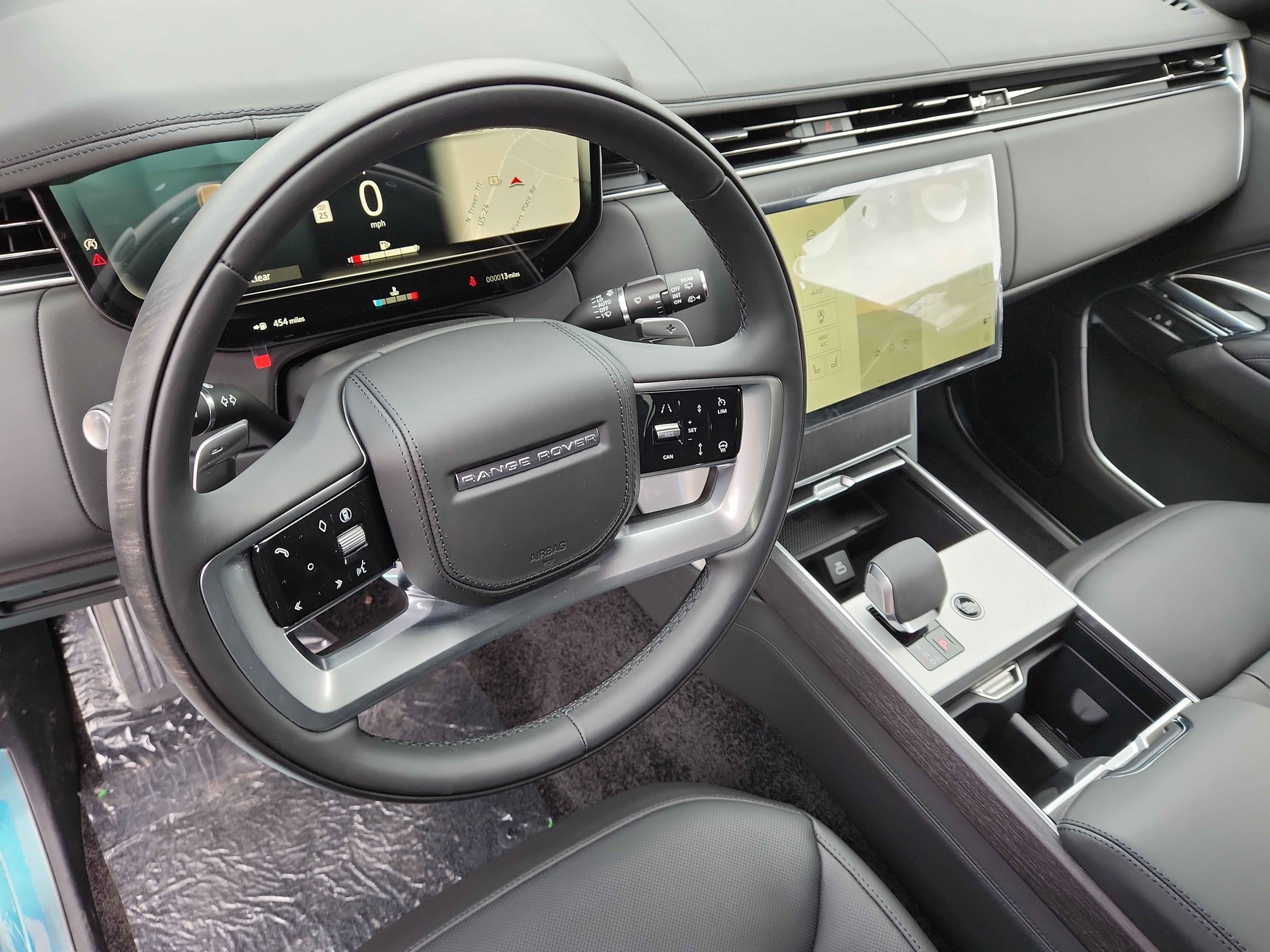 New 2025 Land Rover Range Rover SE image 12