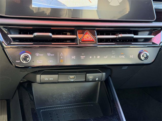 Used 2025 Kia Niro SX image 22