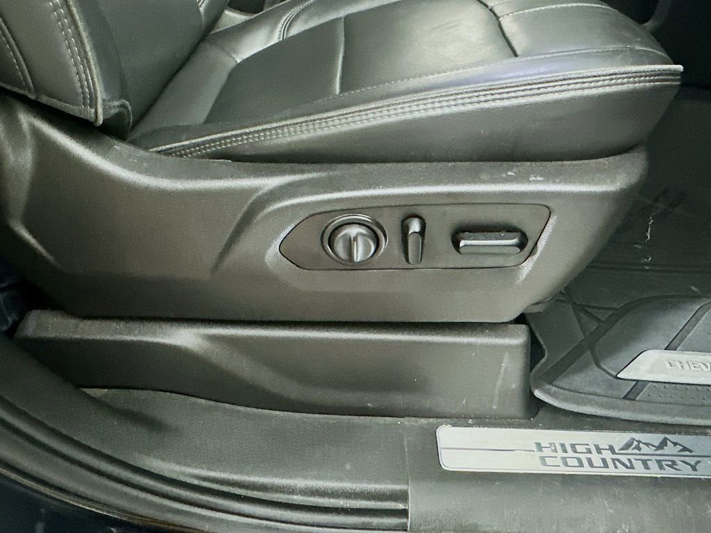 Used 2021 Chevrolet Silverado 1500 High Country image 24