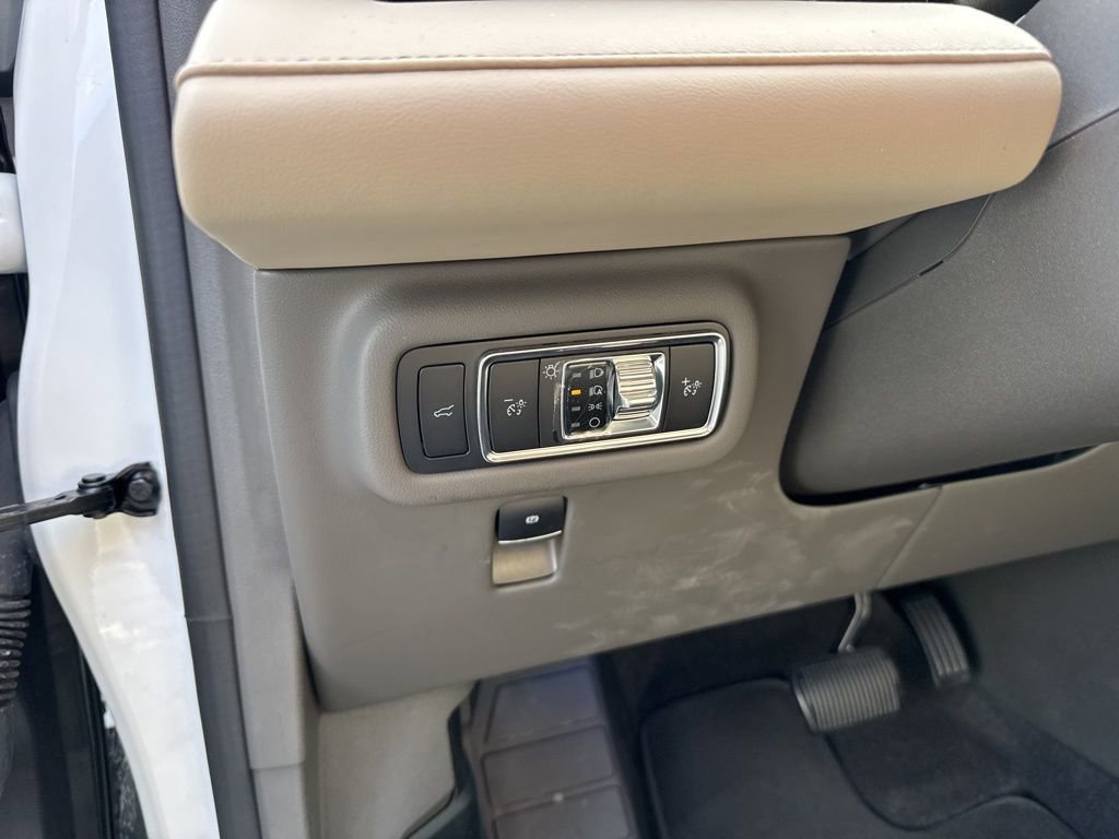 Used 2024 Lincoln Nautilus Premier w/ Equipment Group 102A image 18