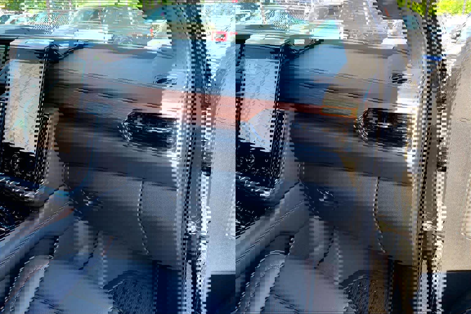 Used 2025 GMC Yukon Denali w/ LPO, Floor Liner Package image 16