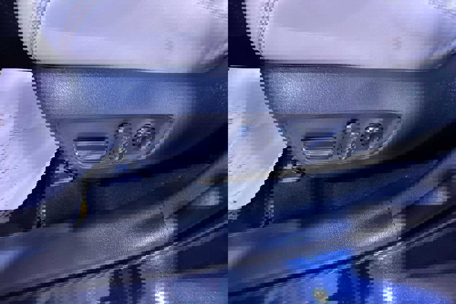 Used 2020 Toyota RAV4 XLE Premium image 12