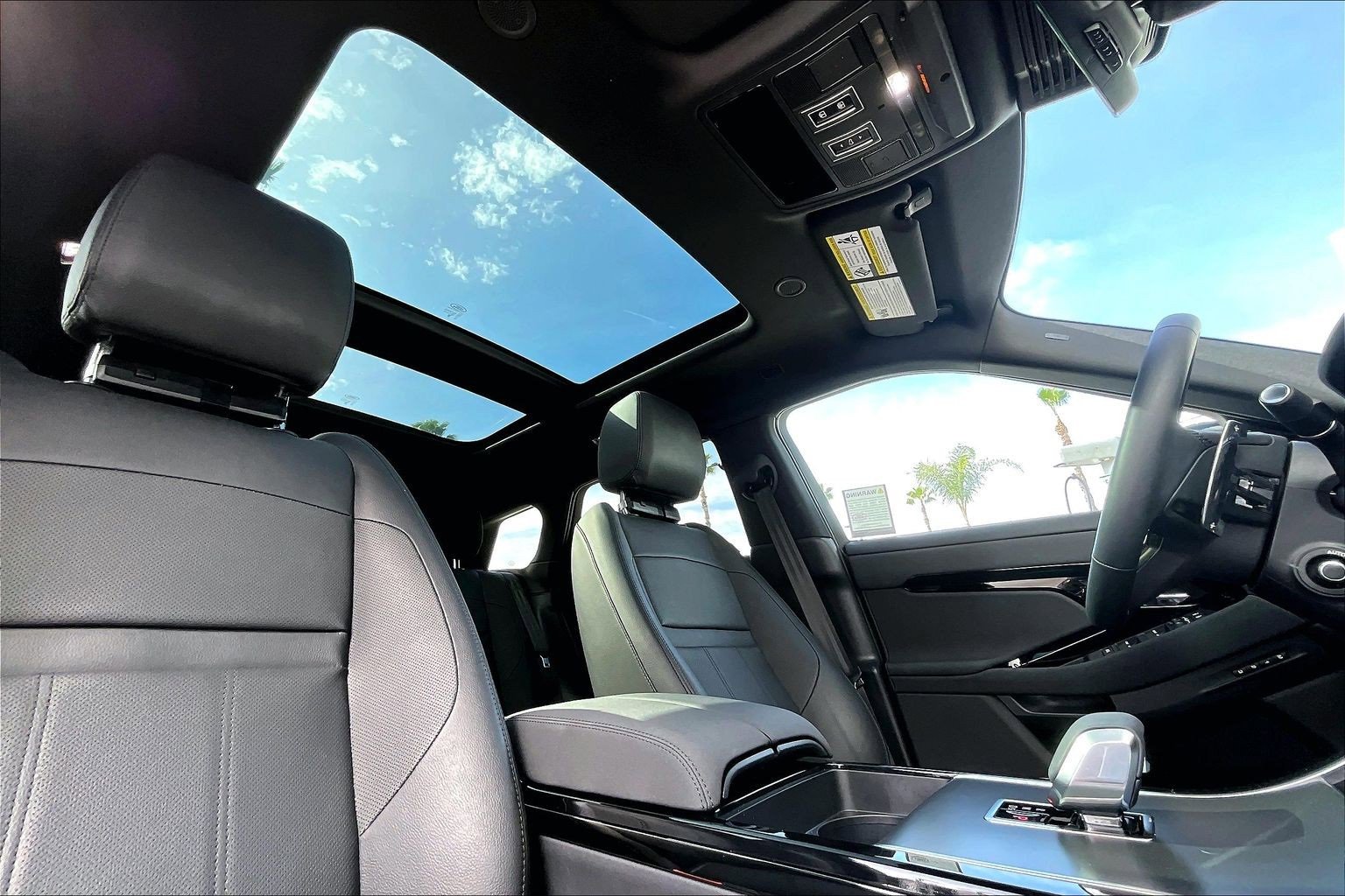 Used 2025 Land Rover Range Rover Evoque Dynamic SE image 22