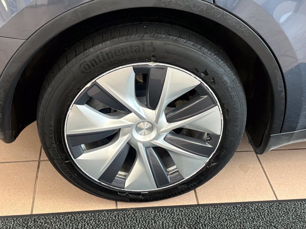 Used 2023 Tesla Model Y Long Range AWD/4WD image 18
