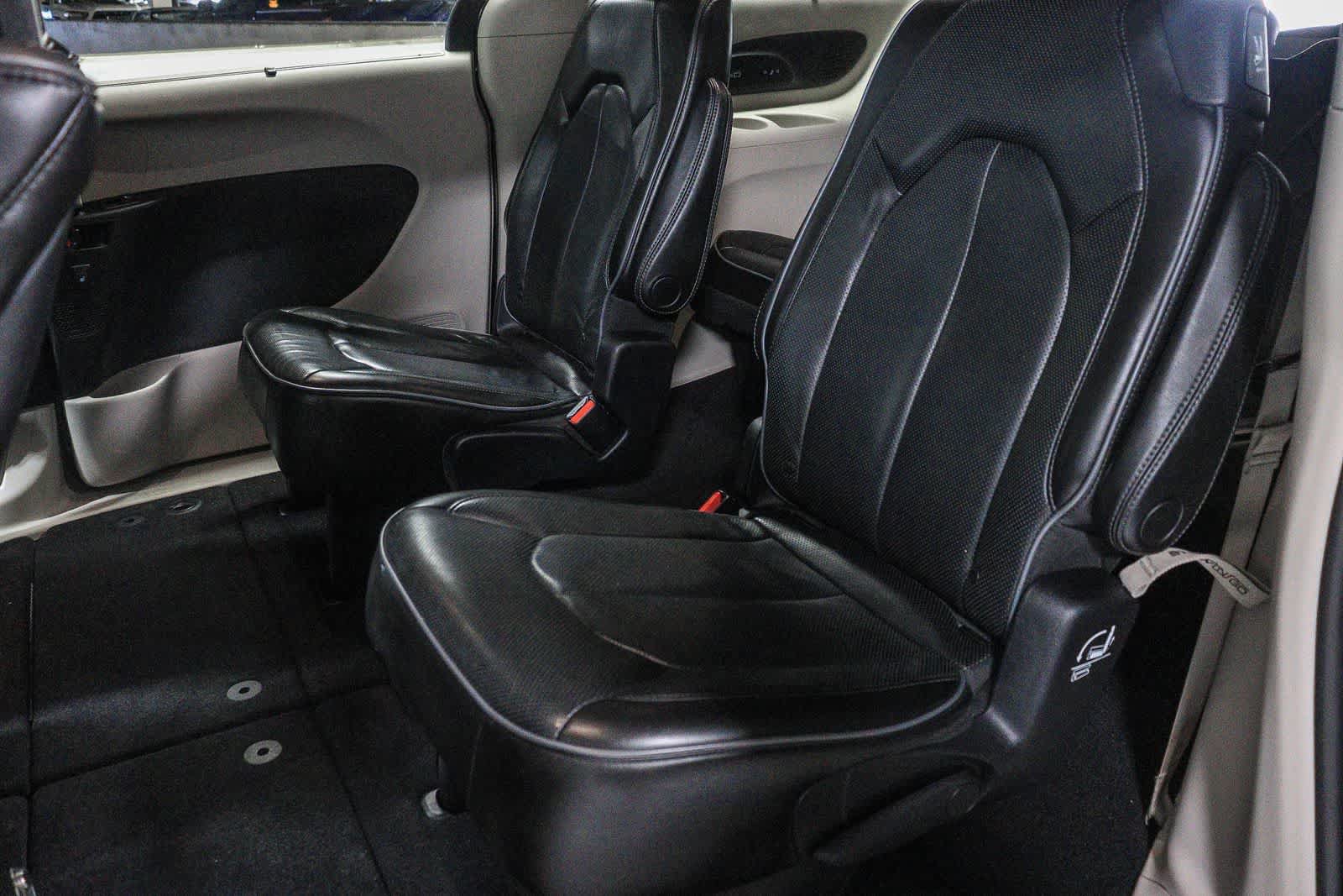 Used 2019 Chrysler Pacifica Limited w/ Advanced Safetytec Group FWD image 20