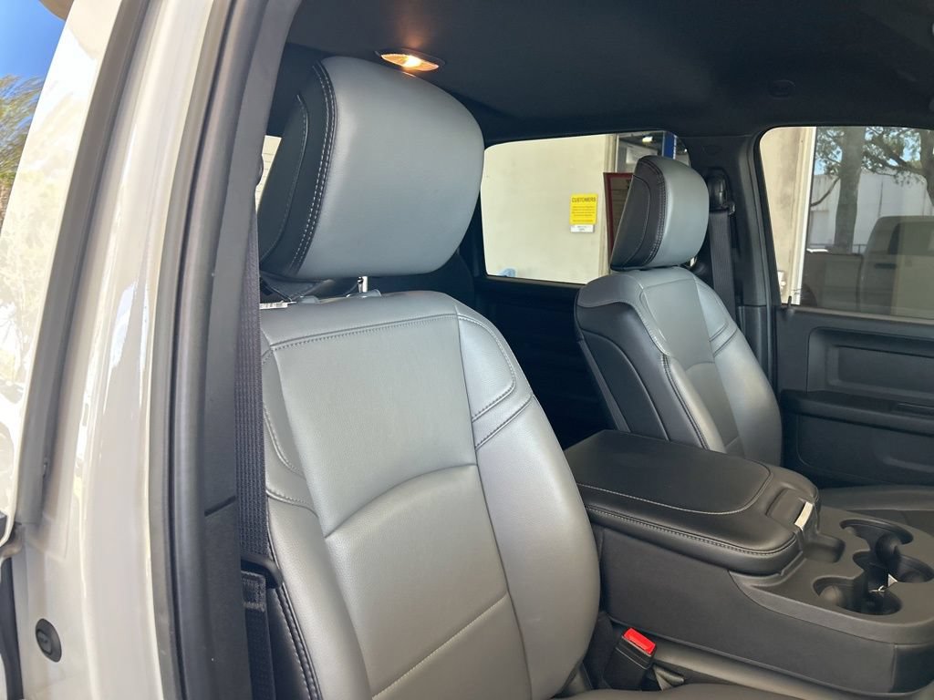 Used 2025 RAM 3500 Tradesman w/ Chrome Appearance Group AWD/4WD image 28