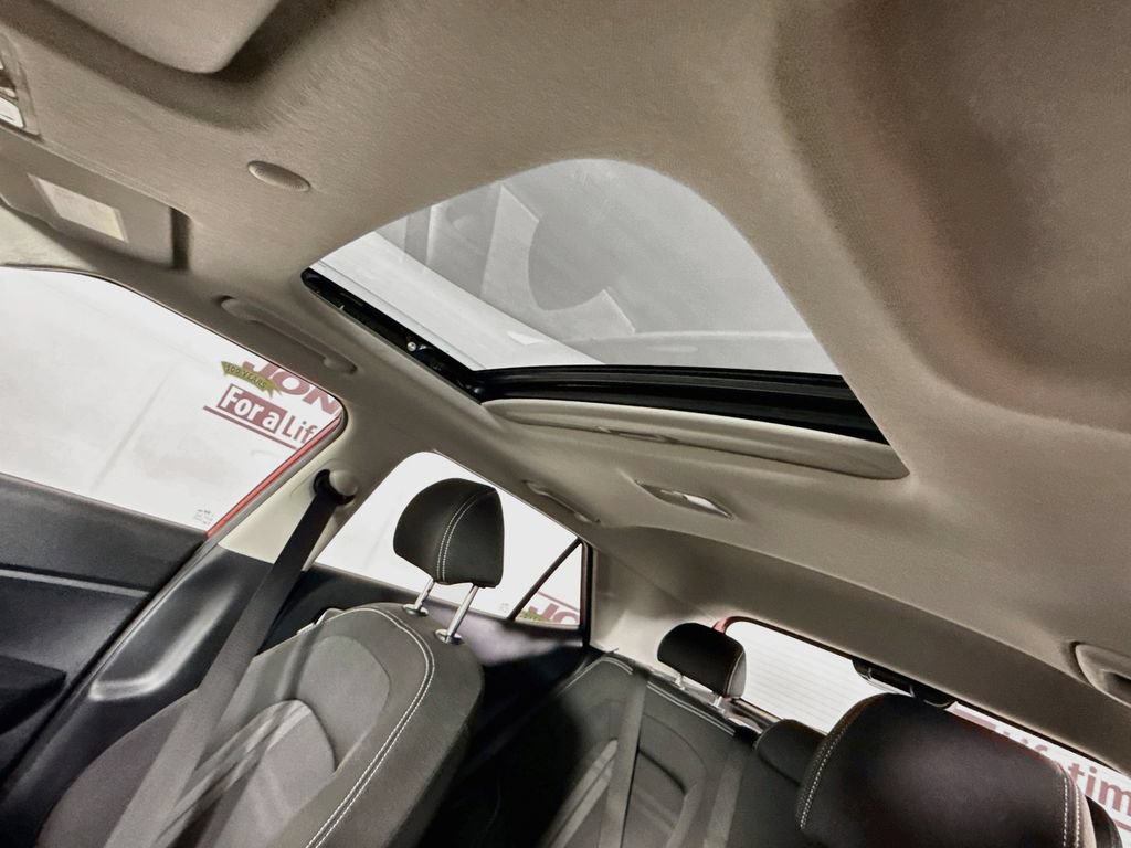Certified 2024 Hyundai Venue SEL FWD image 11