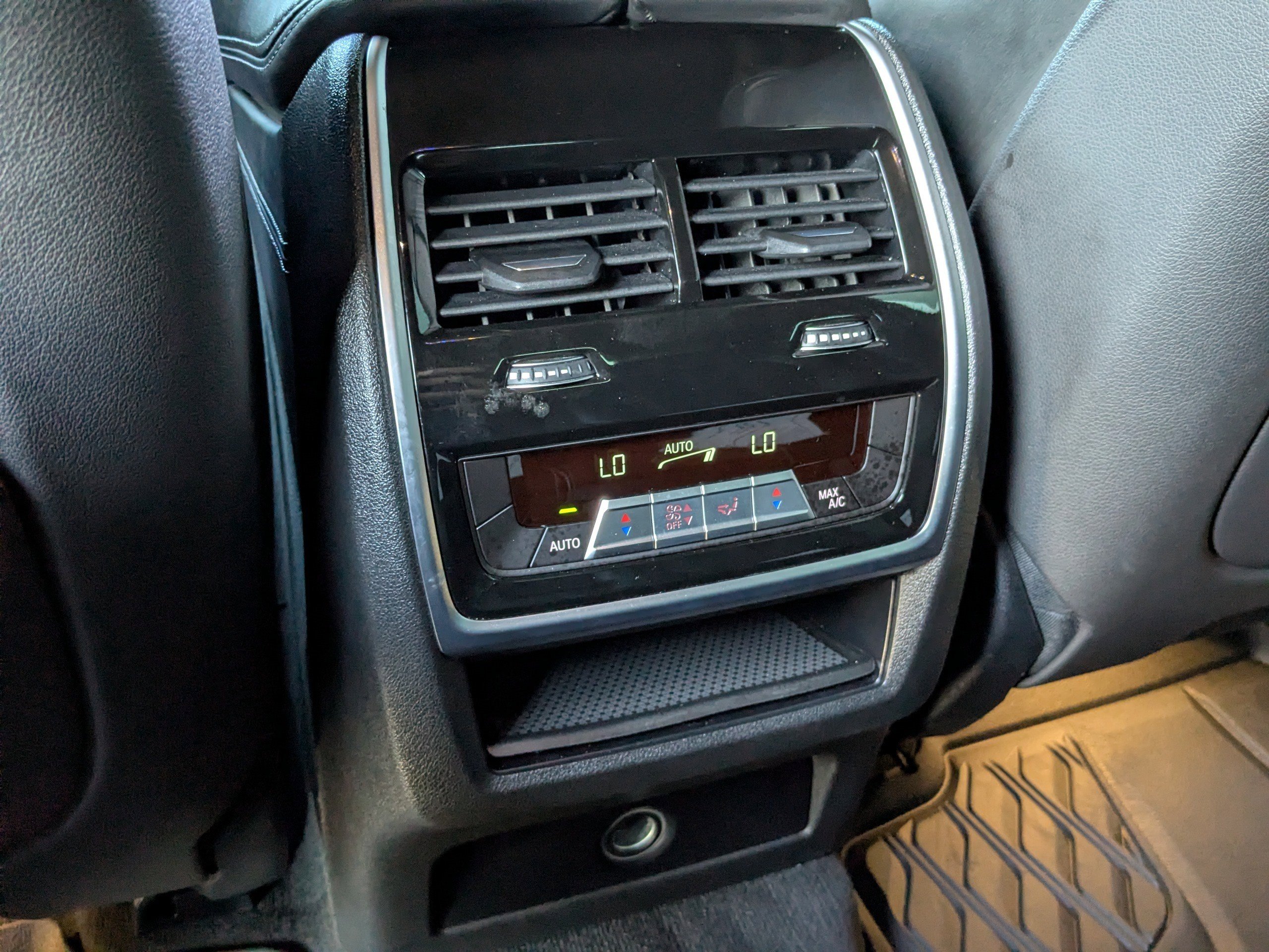 Used 2020 BMW X6 M50i w/ Executive Package image 15