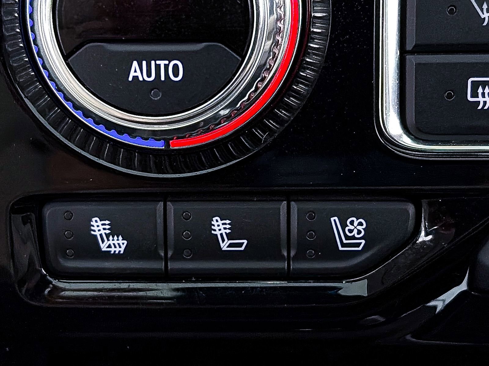 Used 2021 GMC Yukon Denali w/ Denali Premium Package image 31