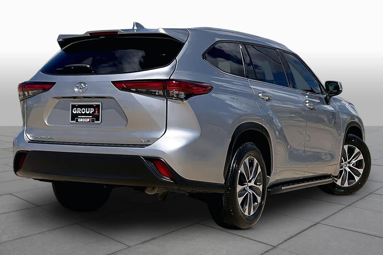 Used 2022 Toyota Highlander XLE FWD image 13
