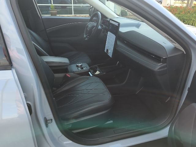 Used 2024 Ford Mustang Mach-E Select AWD/4WD image 18