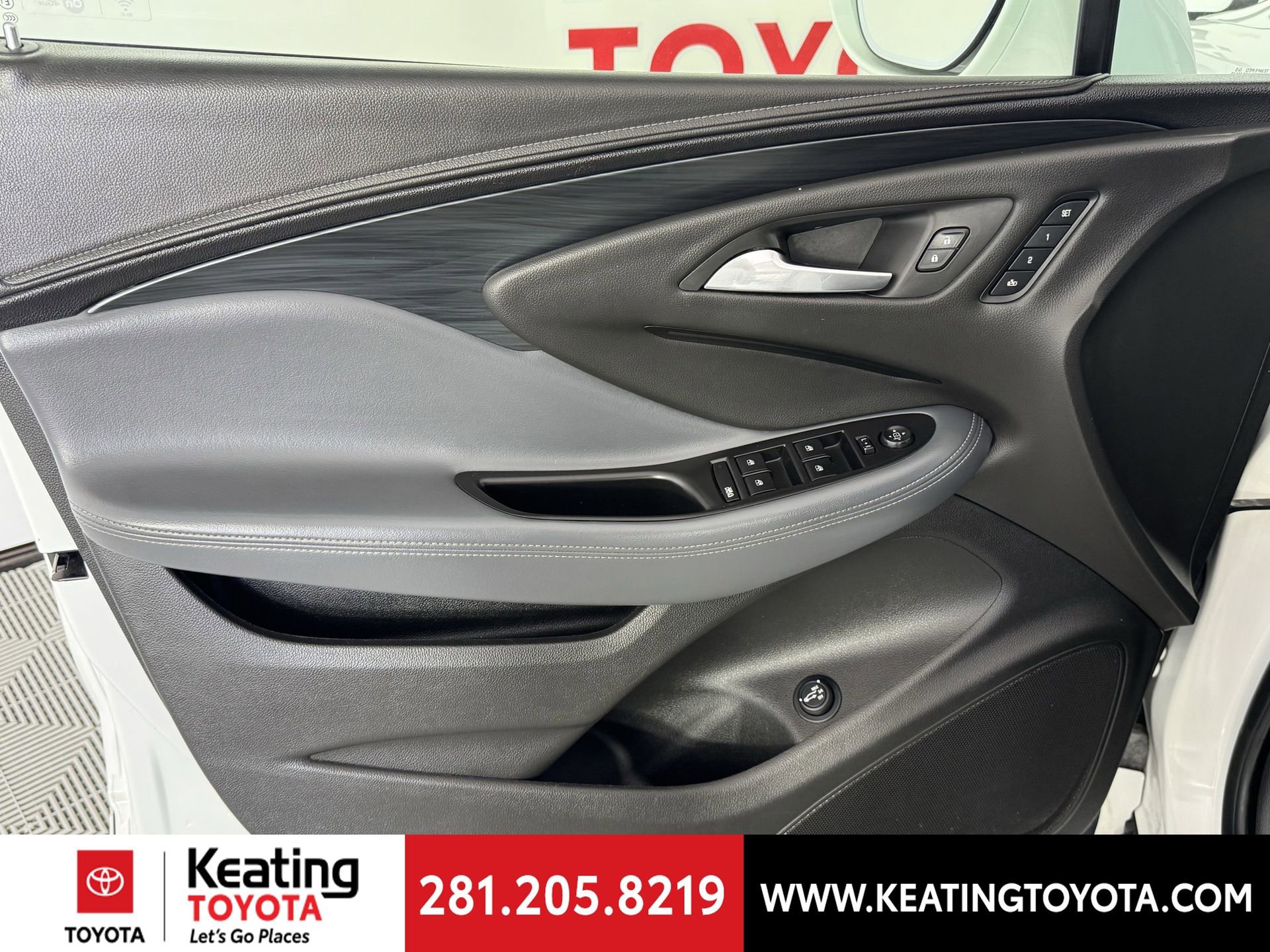 Used 2019 Buick Envision Essence FWD image 11